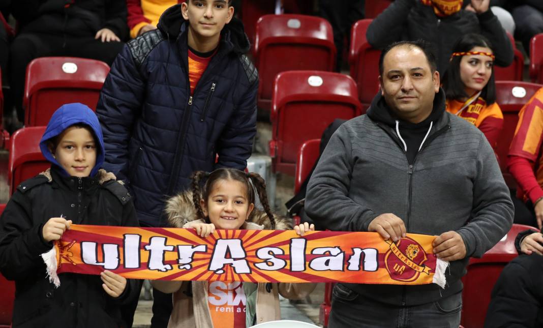 Galatasaray Adana Demirspor'u işte böyle yendi. Fotoğraflardaki inanılmaz ayrıntılar 37