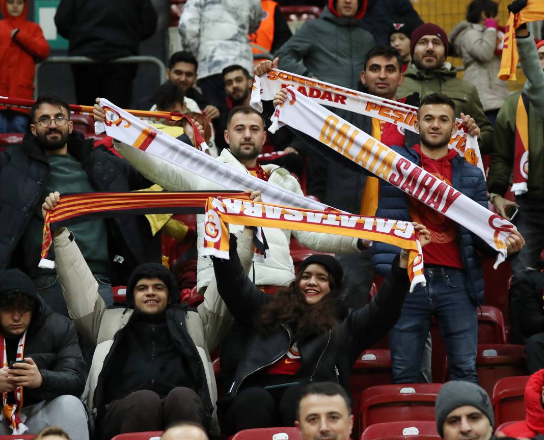 Galatasaray Adana Demirspor'u işte böyle yendi. Fotoğraflardaki inanılmaz ayrıntılar 33
