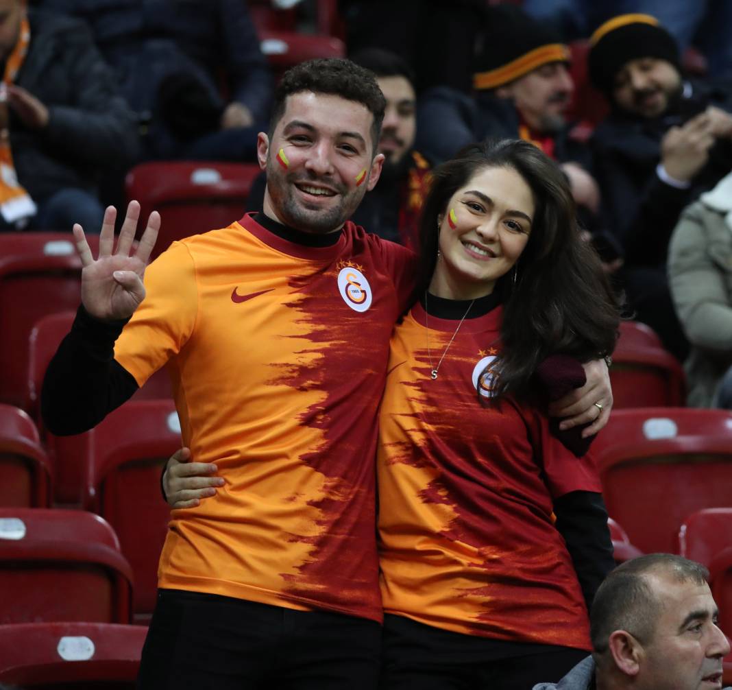 Galatasaray Adana Demirspor'u işte böyle yendi. Fotoğraflardaki inanılmaz ayrıntılar 34