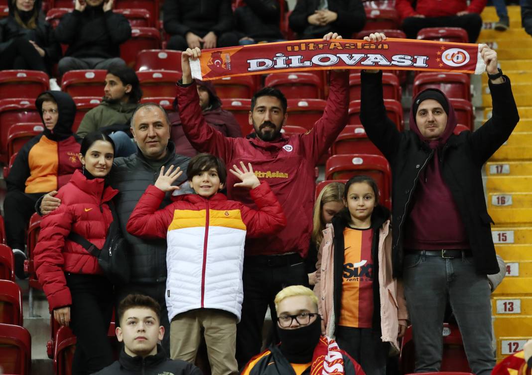 Galatasaray Adana Demirspor'u işte böyle yendi. Fotoğraflardaki inanılmaz ayrıntılar 25