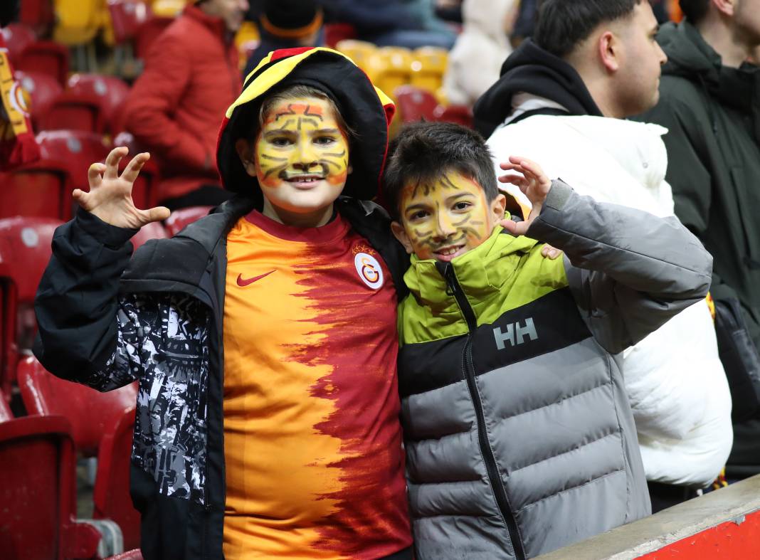 Galatasaray Adana Demirspor'u işte böyle yendi. Fotoğraflardaki inanılmaz ayrıntılar 18