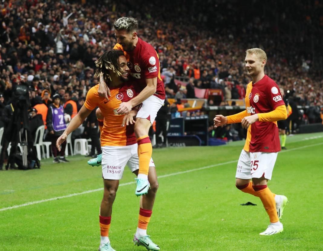 Galatasaray Adana Demirspor'u işte böyle yendi. Fotoğraflardaki inanılmaz ayrıntılar 98