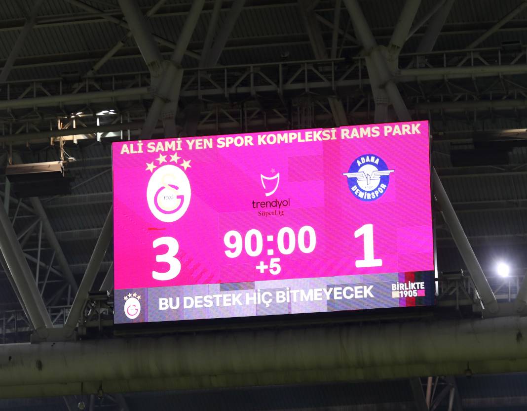 Galatasaray Adana Demirspor'u işte böyle yendi. Fotoğraflardaki inanılmaz ayrıntılar 73