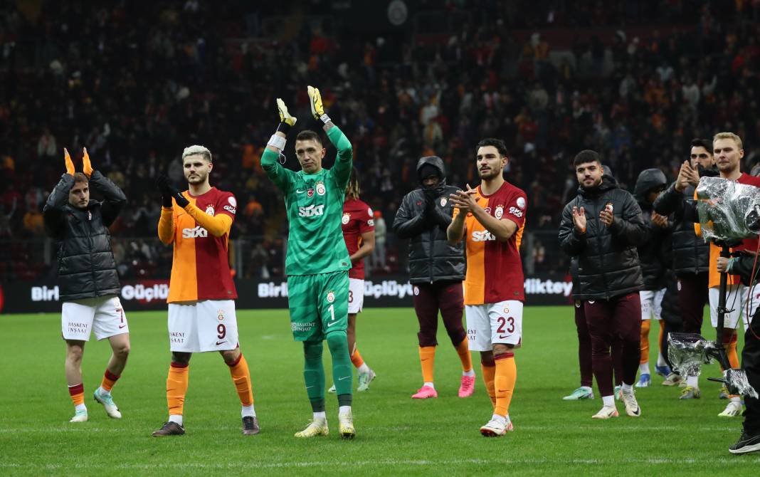 Galatasaray Adana Demirspor'u işte böyle yendi. Fotoğraflardaki inanılmaz ayrıntılar 67