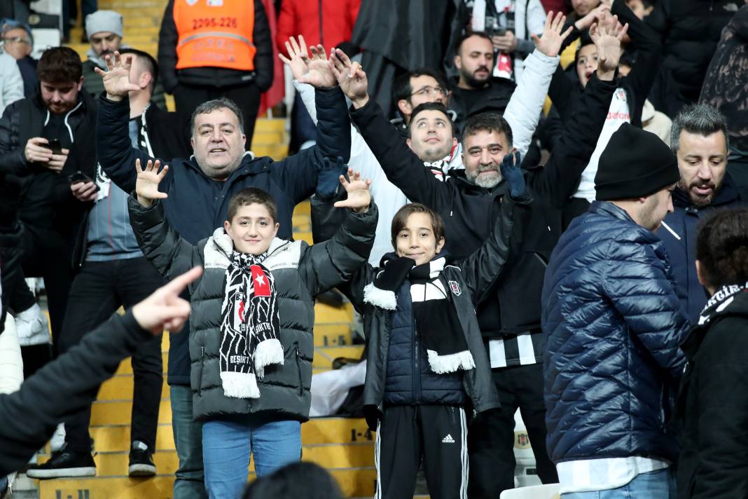 Fenerbahçe Beşiktaş'ı 9 sene sonra Dolmabahçe'de ilk kez yendi! Derbinin müthiş fotoğrafları 12