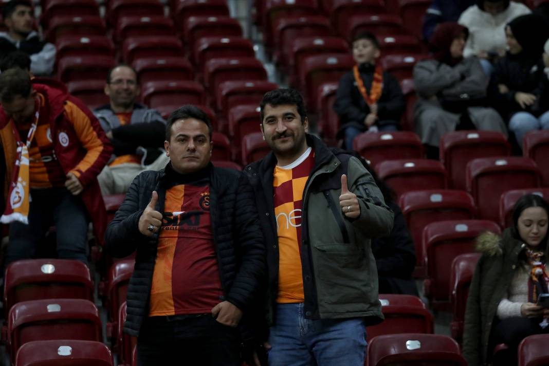 Galatasaray'dan Karagümrük maçı hakemlerine jest. İç ısıtan müthiş fotoğraflar 11