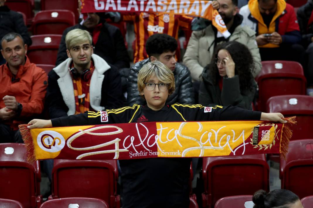 Galatasaray'dan Karagümrük maçı hakemlerine jest. İç ısıtan müthiş fotoğraflar 33
