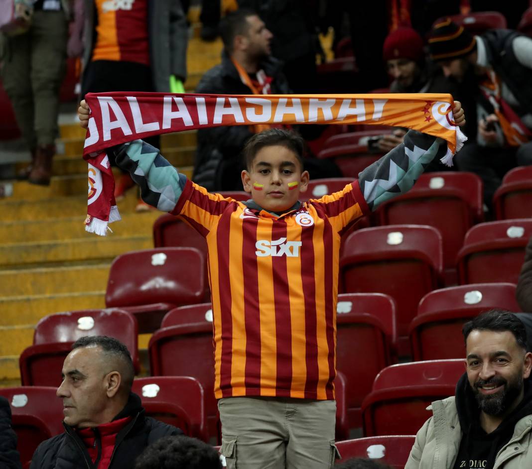 Galatasaray'dan Karagümrük maçı hakemlerine jest. İç ısıtan müthiş fotoğraflar 32