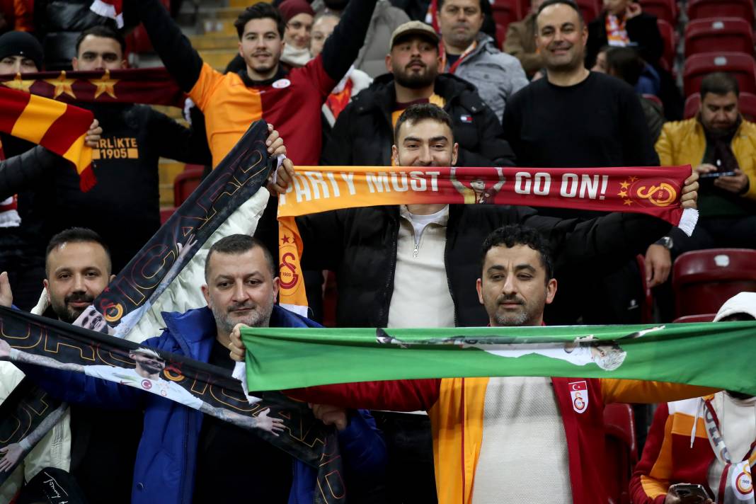 Galatasaray'dan Karagümrük maçı hakemlerine jest. İç ısıtan müthiş fotoğraflar 2