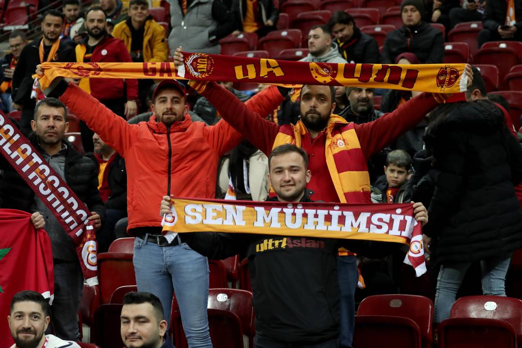 Galatasaray'dan Karagümrük maçı hakemlerine jest. İç ısıtan müthiş fotoğraflar 34