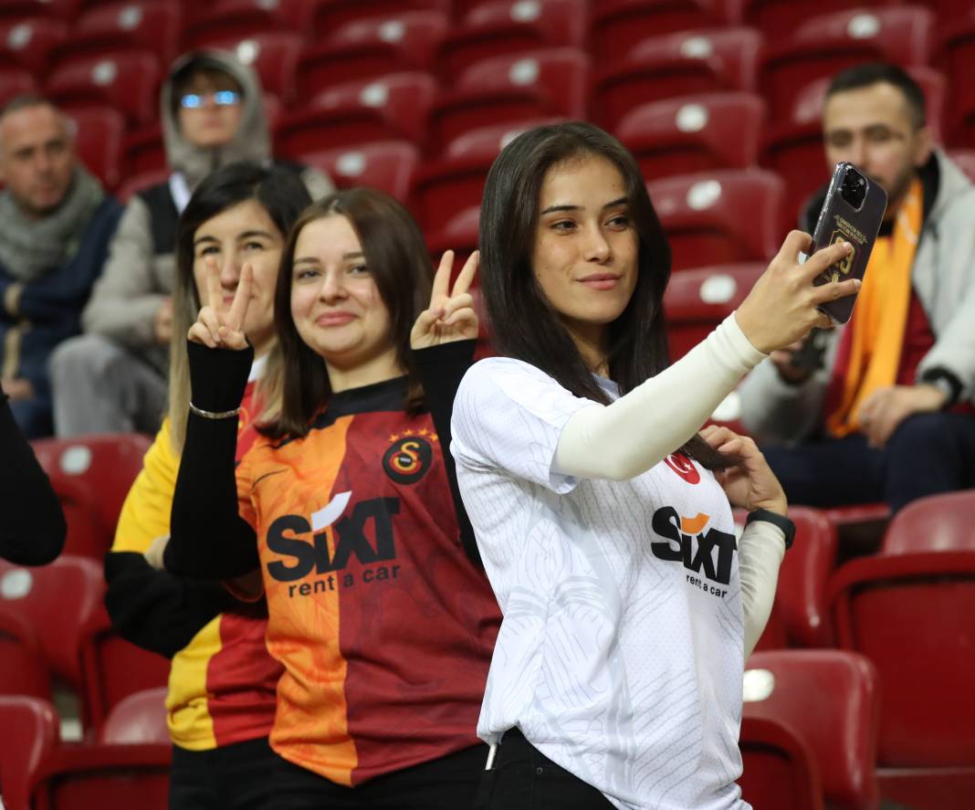 Galatasaray'dan Karagümrük maçı hakemlerine jest. İç ısıtan müthiş fotoğraflar 27