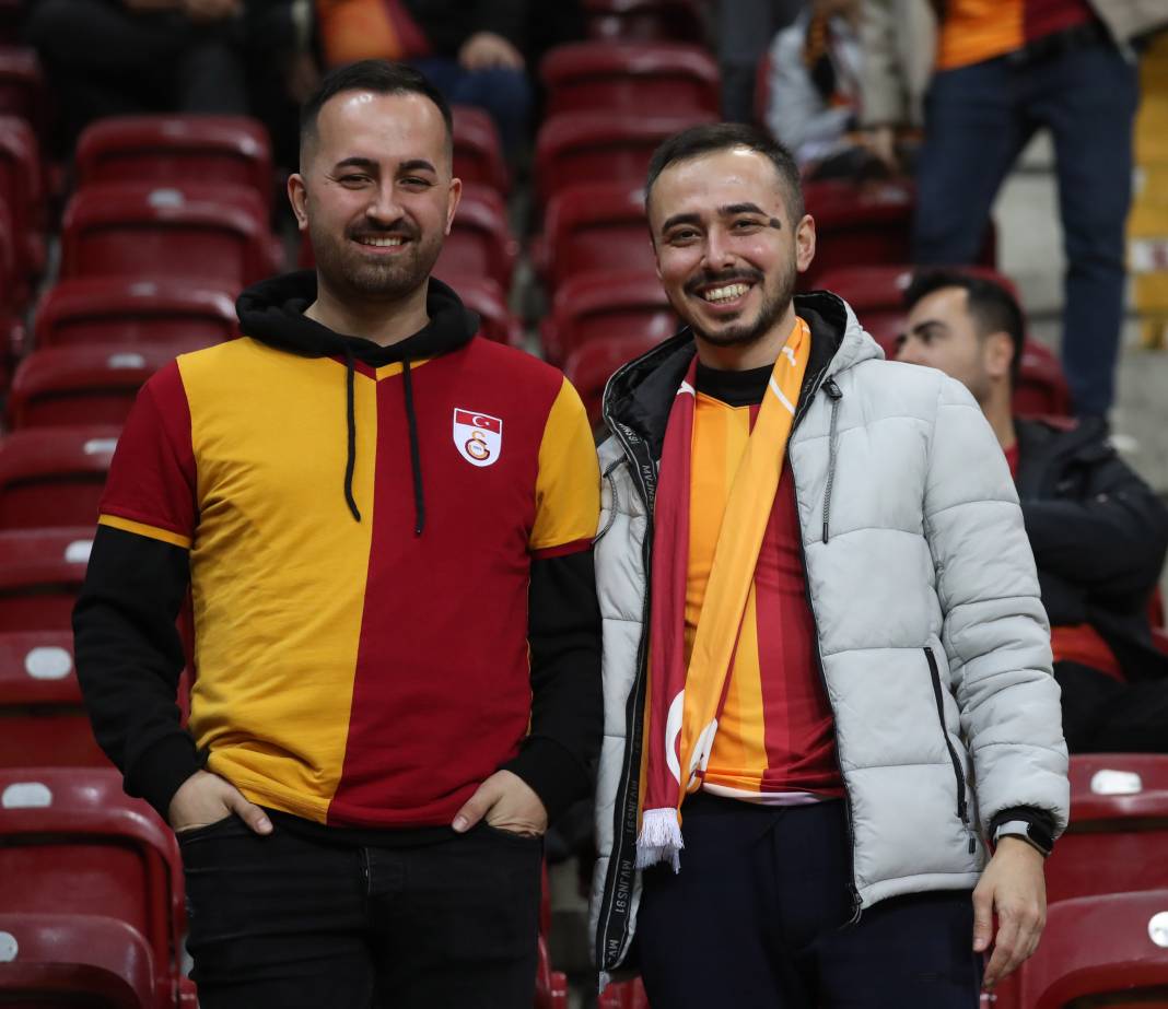 Galatasaray'dan Karagümrük maçı hakemlerine jest. İç ısıtan müthiş fotoğraflar 26