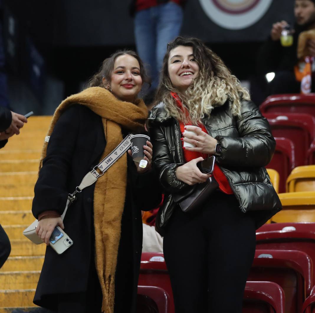 Galatasaray'dan Karagümrük maçı hakemlerine jest. İç ısıtan müthiş fotoğraflar 25