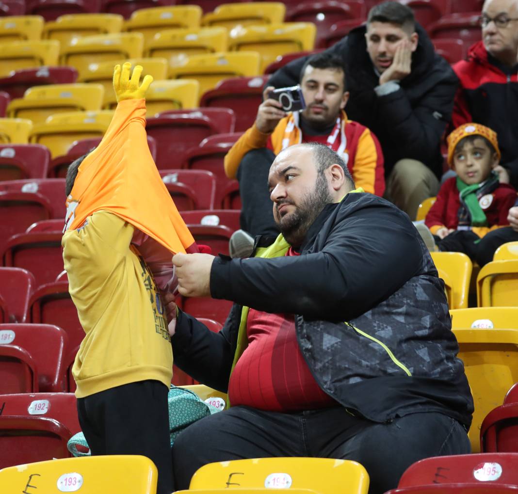 Galatasaray'dan Karagümrük maçı hakemlerine jest. İç ısıtan müthiş fotoğraflar 24