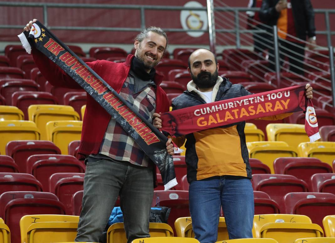 Galatasaray'dan Karagümrük maçı hakemlerine jest. İç ısıtan müthiş fotoğraflar 20