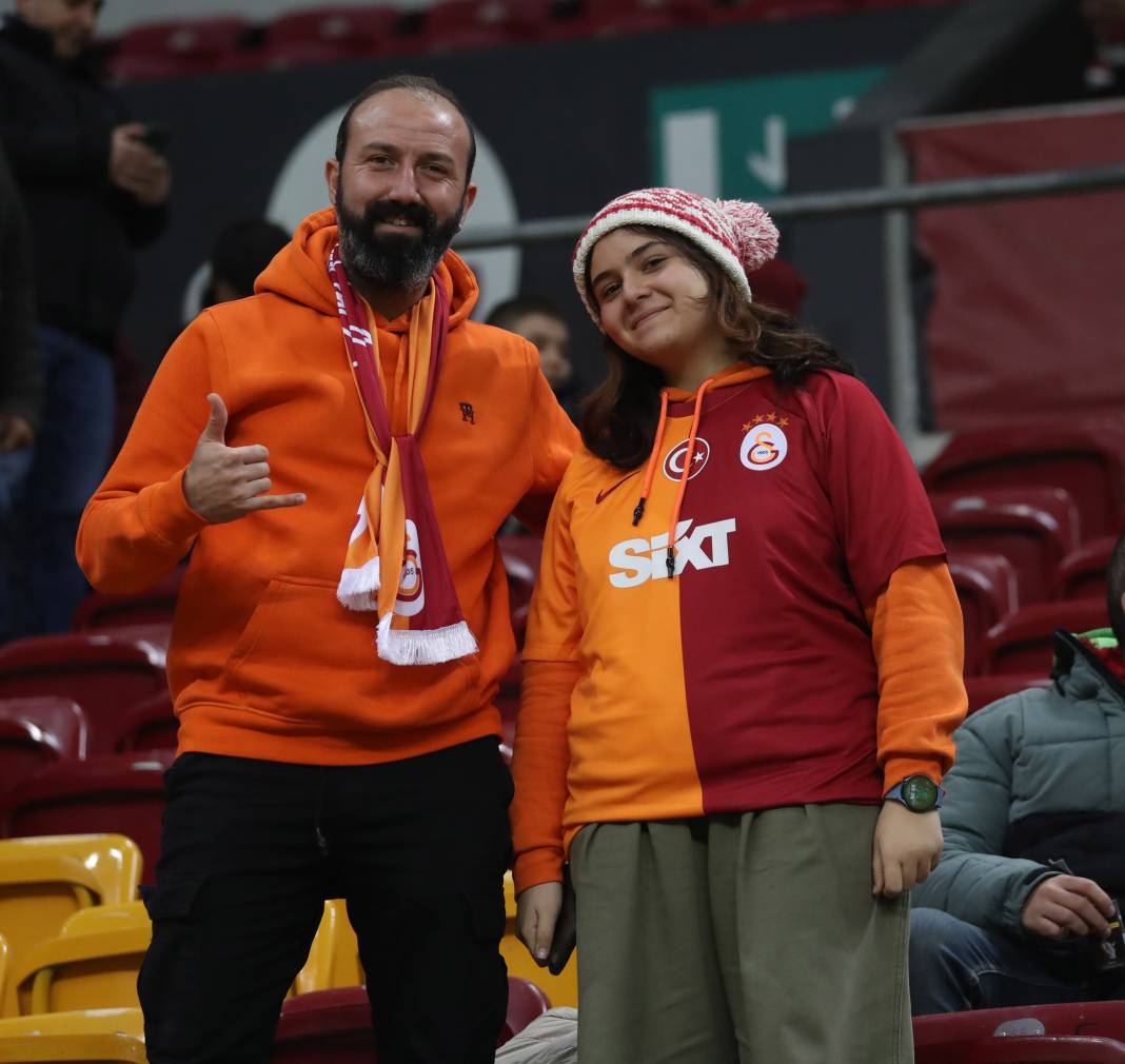 Galatasaray'dan Karagümrük maçı hakemlerine jest. İç ısıtan müthiş fotoğraflar 8