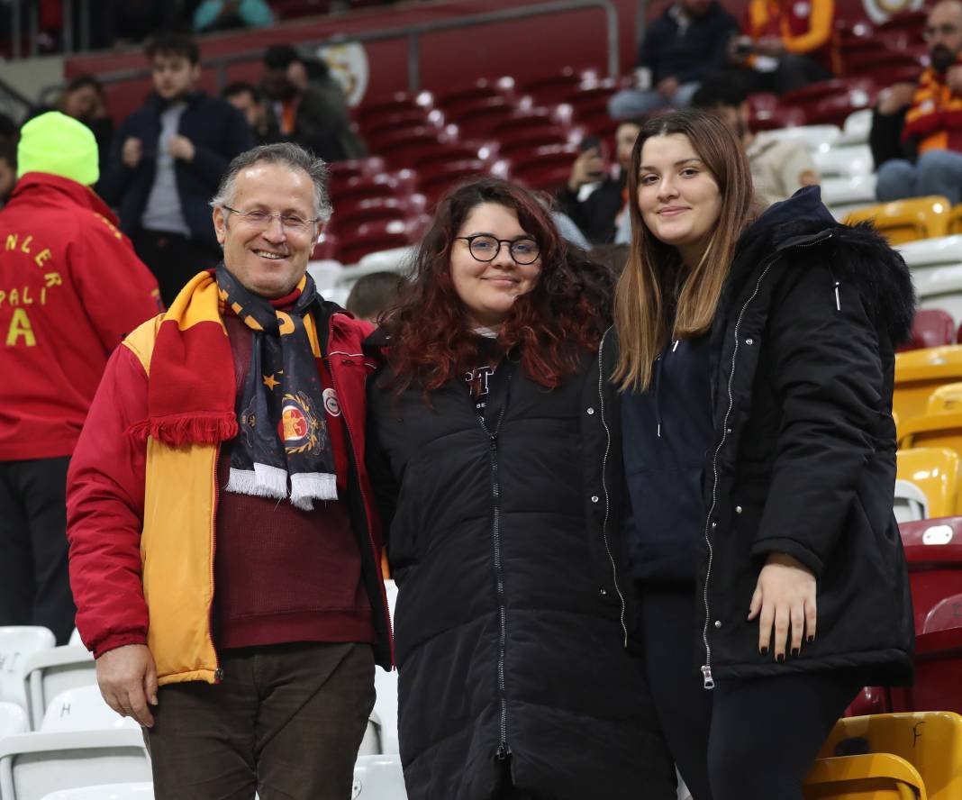 Galatasaray'dan Karagümrük maçı hakemlerine jest. İç ısıtan müthiş fotoğraflar 21