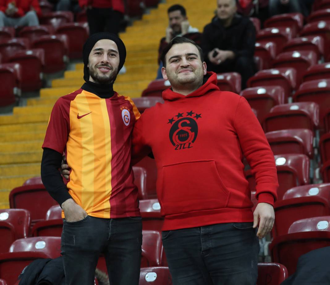 Galatasaray'dan Karagümrük maçı hakemlerine jest. İç ısıtan müthiş fotoğraflar 19