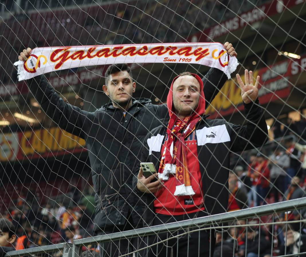 Galatasaray'dan Karagümrük maçı hakemlerine jest. İç ısıtan müthiş fotoğraflar 17