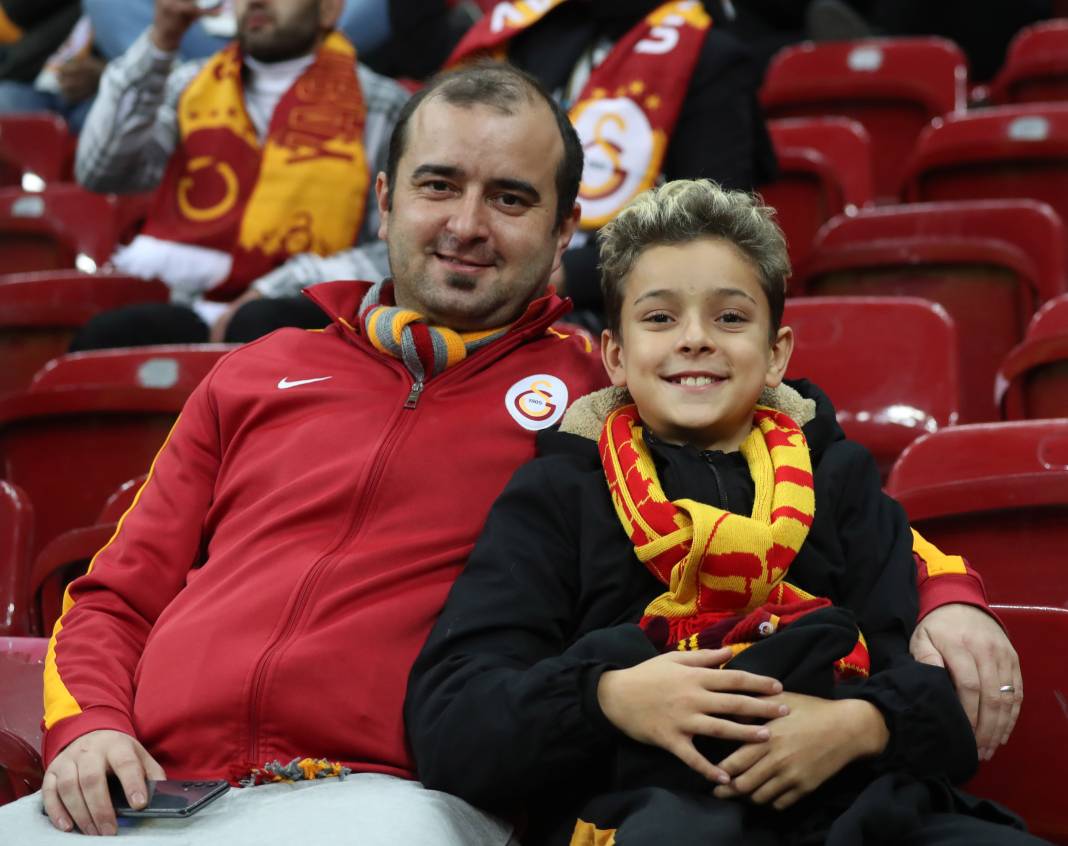 Galatasaray'dan Karagümrük maçı hakemlerine jest. İç ısıtan müthiş fotoğraflar 16