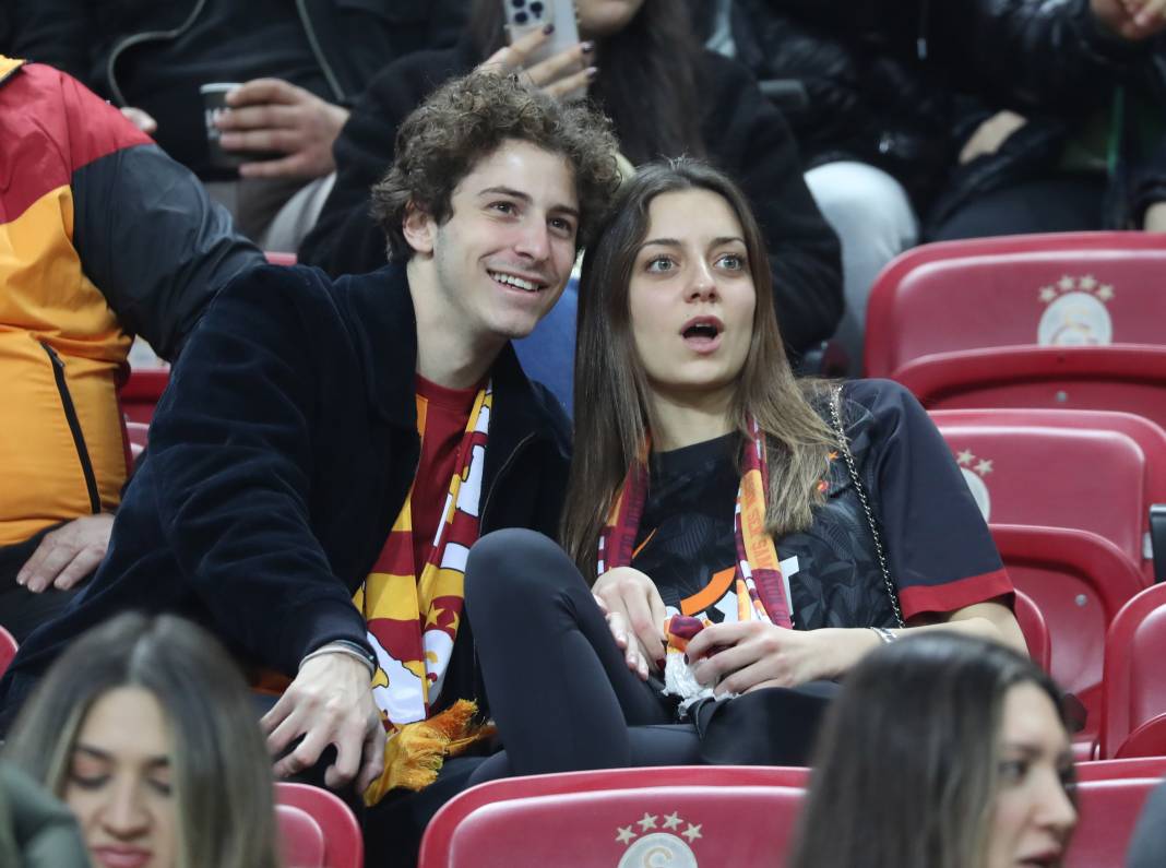 Galatasaray'dan Karagümrük maçı hakemlerine jest. İç ısıtan müthiş fotoğraflar 4