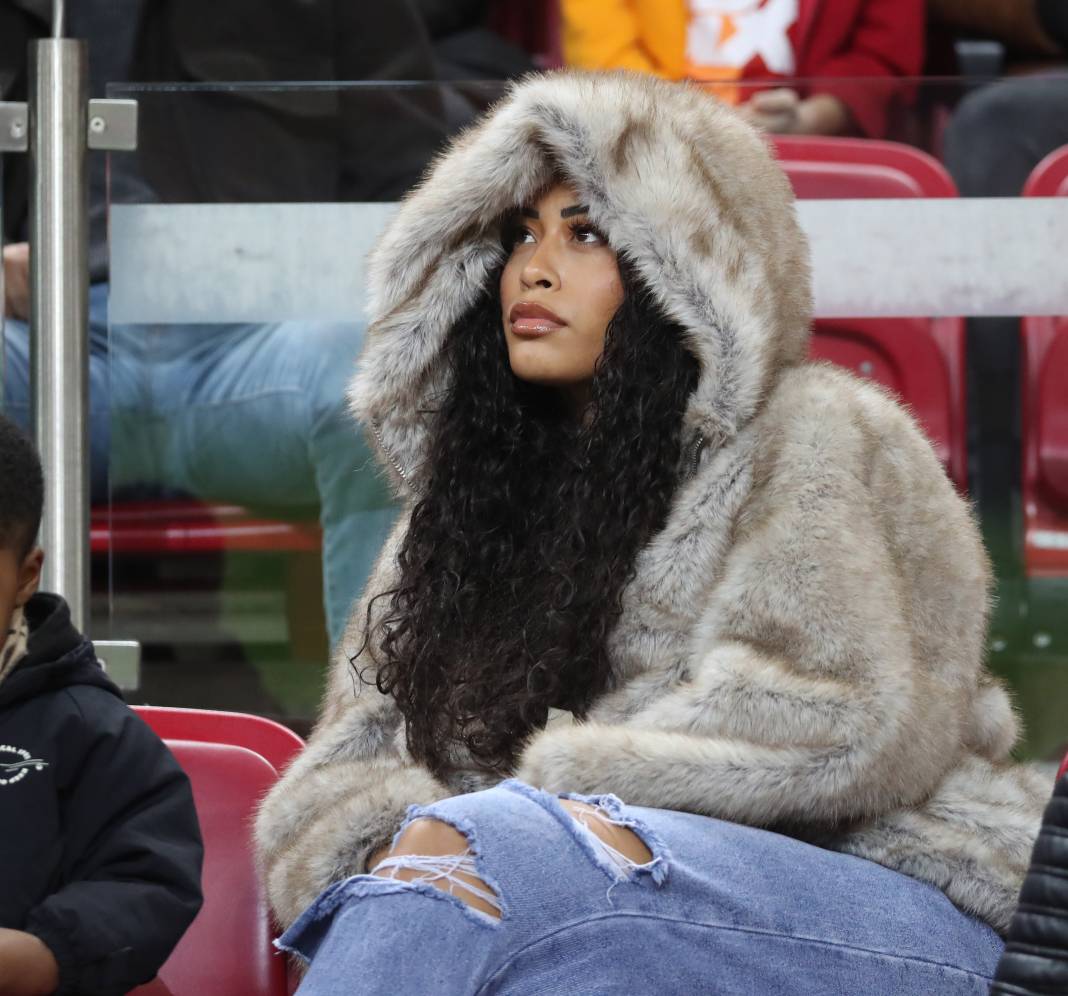 Galatasaray'dan Karagümrük maçı hakemlerine jest. İç ısıtan müthiş fotoğraflar 3