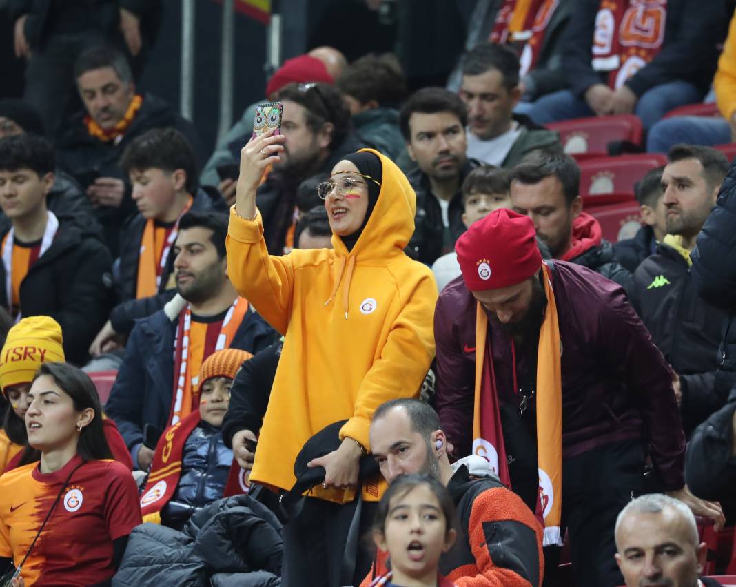 Galatasaray'dan Karagümrük maçı hakemlerine jest. İç ısıtan müthiş fotoğraflar 15