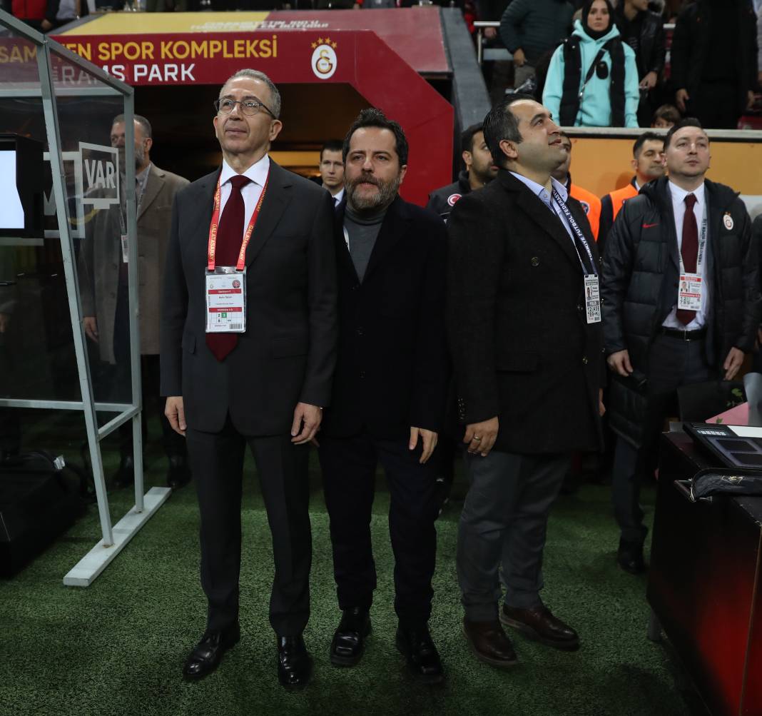 Galatasaray'dan Karagümrük maçı hakemlerine jest. İç ısıtan müthiş fotoğraflar 13