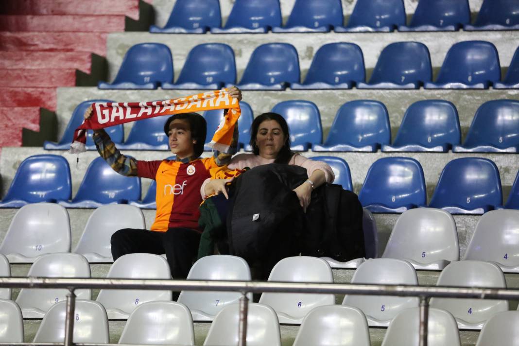 Galatasaraylı yıldızlardan maç öncesi futbol şov 15