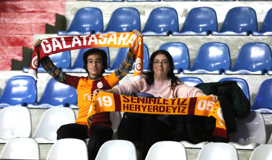 Galatasaraylı yıldızlardan maç öncesi futbol şov 18