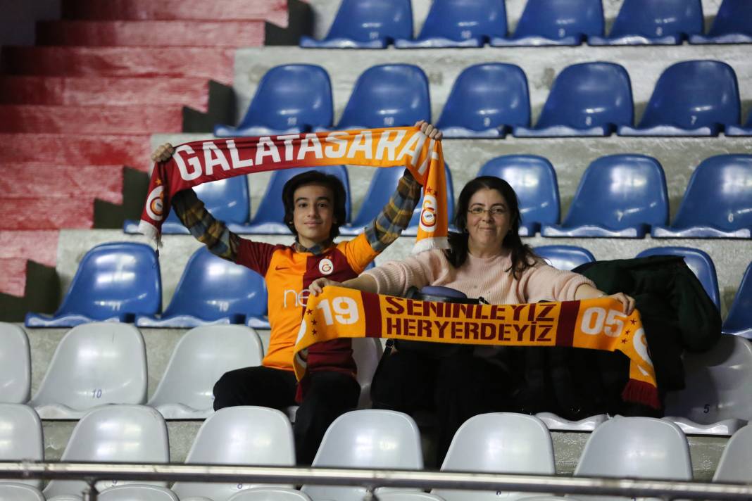 Galatasaraylı yıldızlardan maç öncesi futbol şov 11