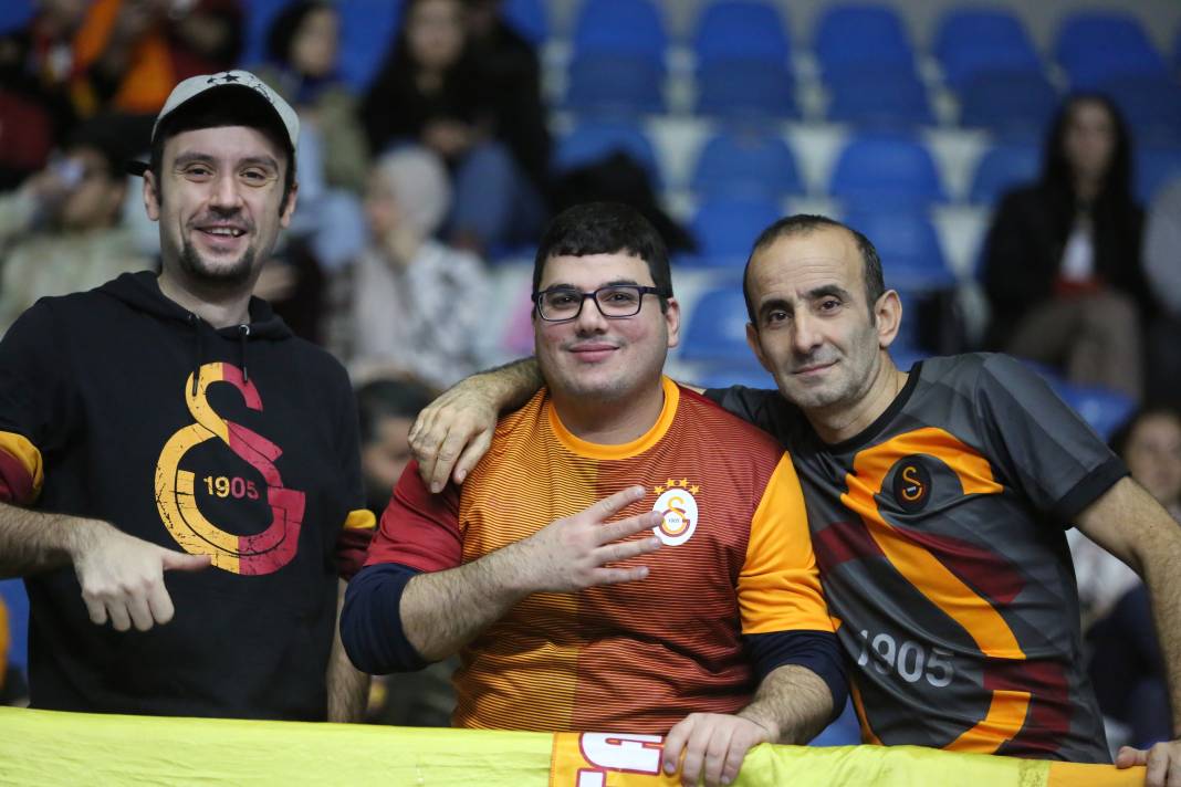 Galatasaraylı yıldızlardan maç öncesi futbol şov 6