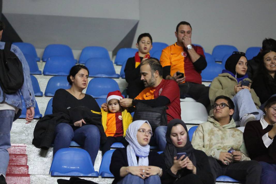 Galatasaraylı yıldızlardan maç öncesi futbol şov 5