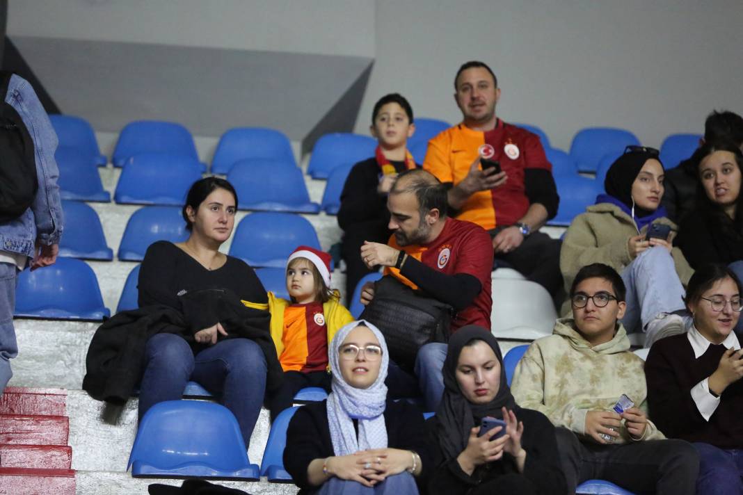 Galatasaraylı yıldızlardan maç öncesi futbol şov 4