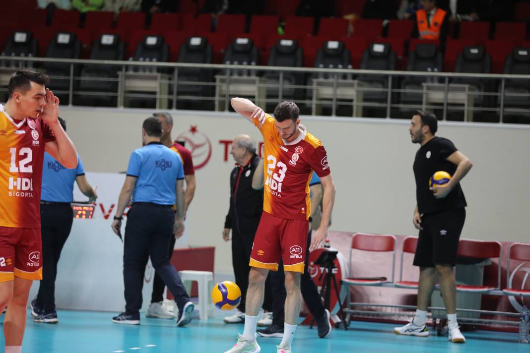 Galatasaraylı yıldızlardan maç öncesi futbol şov 3