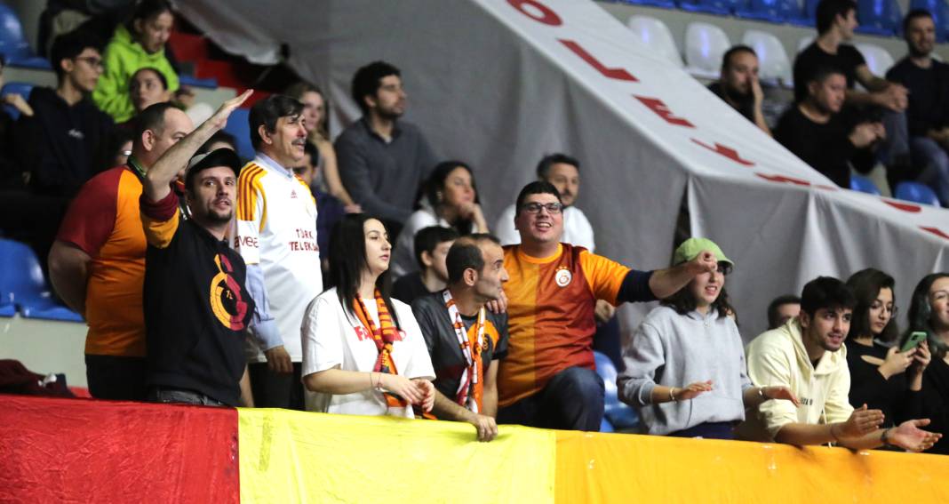 Taraftarın desteği yetmedi. Galatasaray evinde mağlup oldu 33