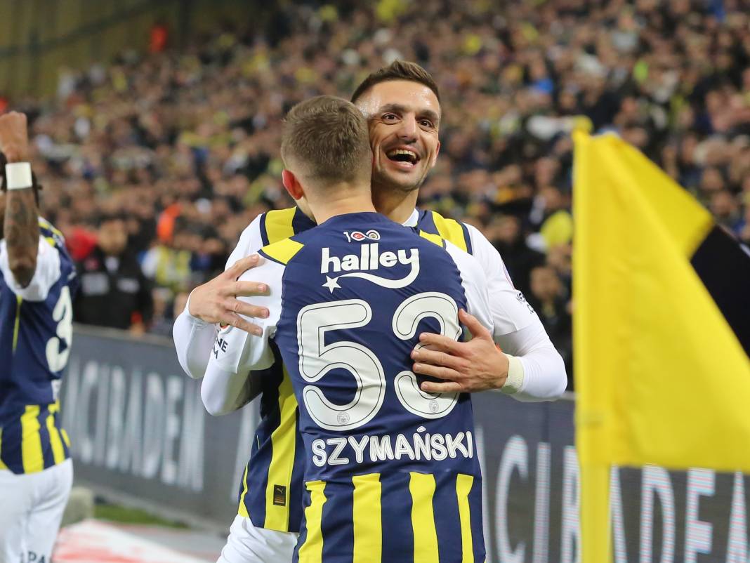 4 attı şampiyonluk şarkıları başladı. Fenerbahçe Sivasspor maçının müthiş fotoğrafları 62