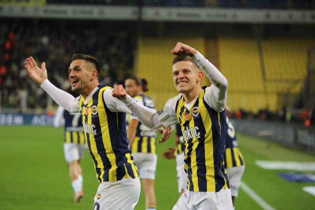 4 attı şampiyonluk şarkıları başladı. Fenerbahçe Sivasspor maçının müthiş fotoğrafları 55