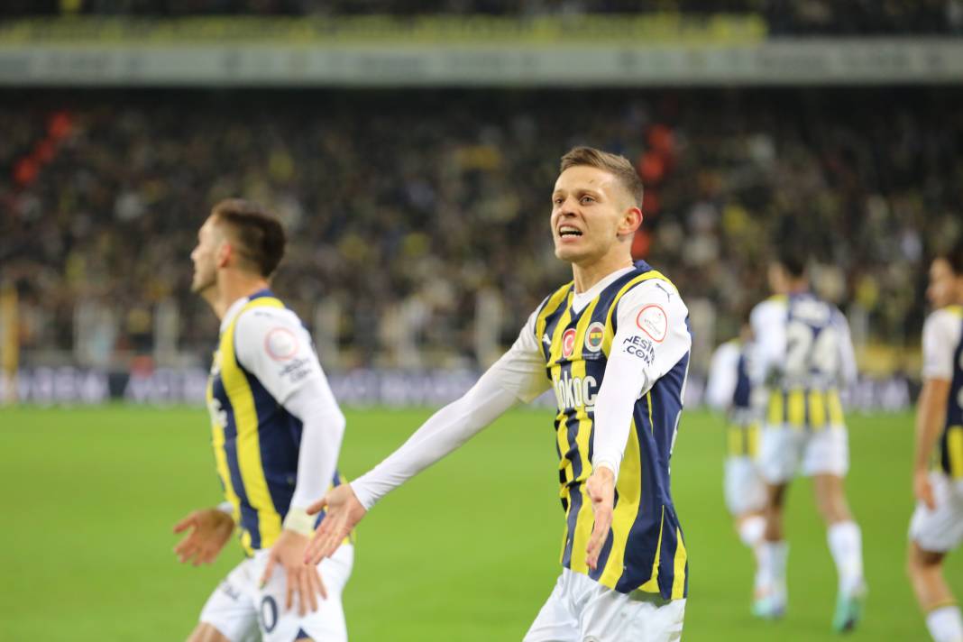 4 attı şampiyonluk şarkıları başladı. Fenerbahçe Sivasspor maçının müthiş fotoğrafları 53
