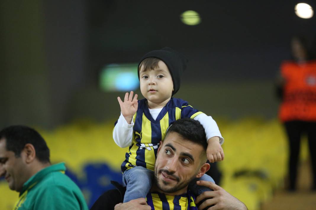 Kadıköy'de Fener alayı. Muhteşem maçın muhteşem fotoğrafları. Kadıköy sallandı 190
