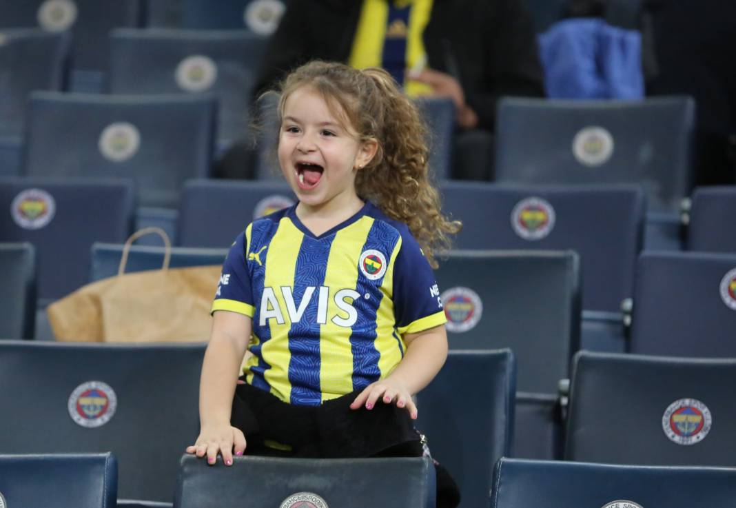 Kadıköy'de Fener alayı. Muhteşem maçın muhteşem fotoğrafları. Kadıköy sallandı 182