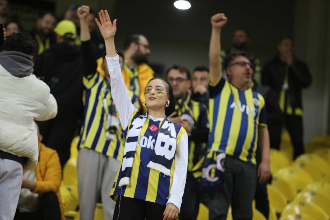 Kadıköy'de Fener alayı. Muhteşem maçın muhteşem fotoğrafları. Kadıköy sallandı 160