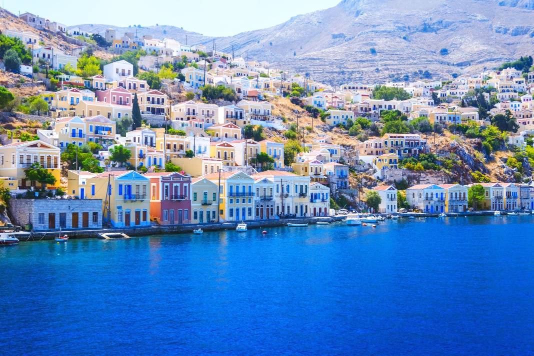 Türklere tek girişli vize muafiyetli 10 Yunan Adası’nın bir haftalık tatil ücreti ortaya çıktı 3