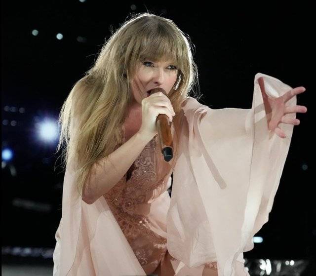 Dünyaca ünlü şarkıcı Taylor Swift dakikada 780 dolar kazanıyor. Time dergisi tarafından yılın kişisi seçilmişti 18