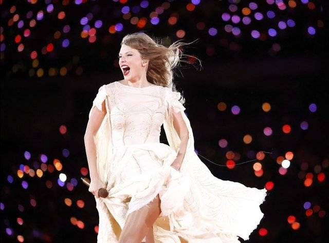 Dünyaca ünlü şarkıcı Taylor Swift dakikada 780 dolar kazanıyor. Time dergisi tarafından yılın kişisi seçilmişti 21