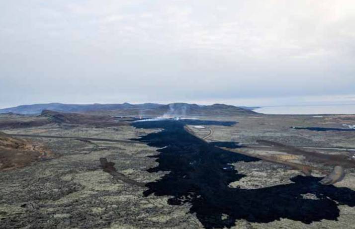 İzlanda’da lavlar kasabaya kadar ulaştı 1