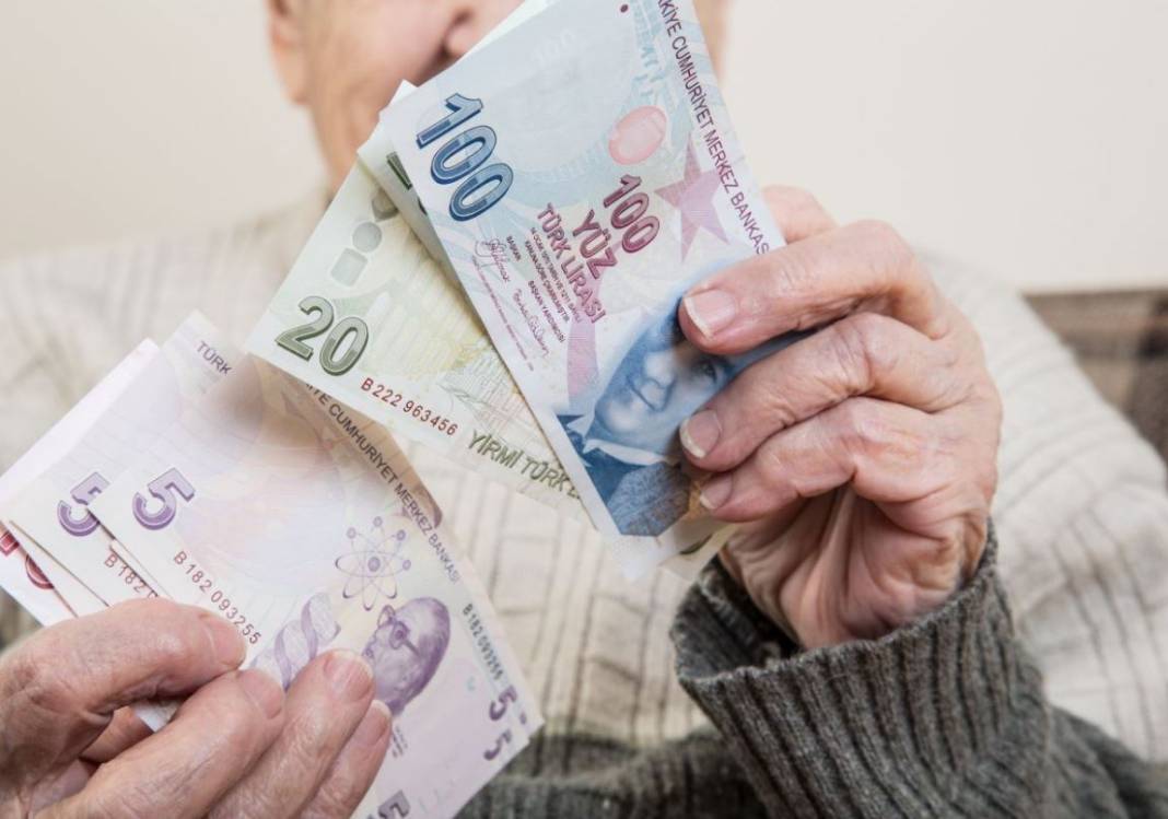 Emeklilerin yeni maaş tabloları açıklandı. Değişen kök maaş hesabına göre hangi emekli kaç lira alacak? 7