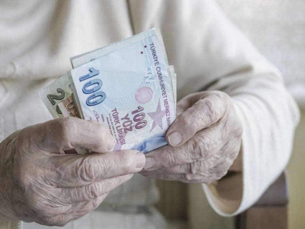 Emeklilerin yeni maaş tabloları açıklandı. Değişen kök maaş hesabına göre hangi emekli kaç lira alacak? 6