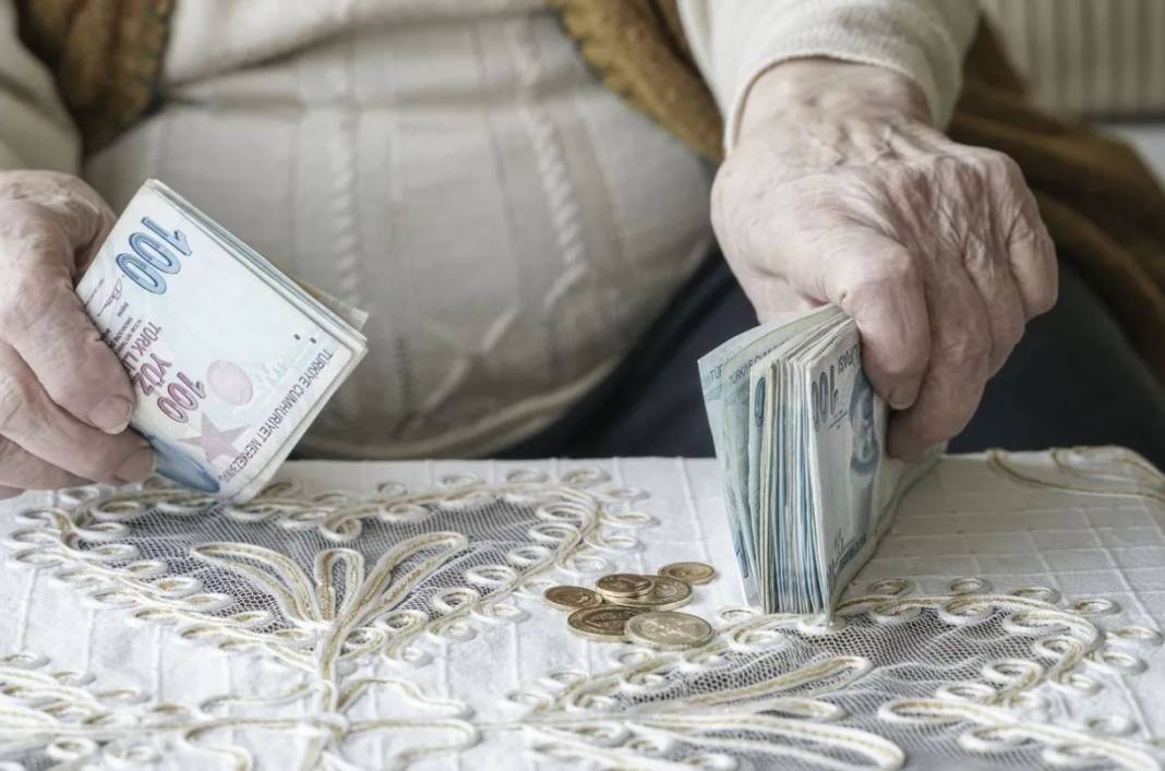 Emeklilerin yeni maaş tabloları açıklandı. Değişen kök maaş hesabına göre hangi emekli kaç lira alacak? 21