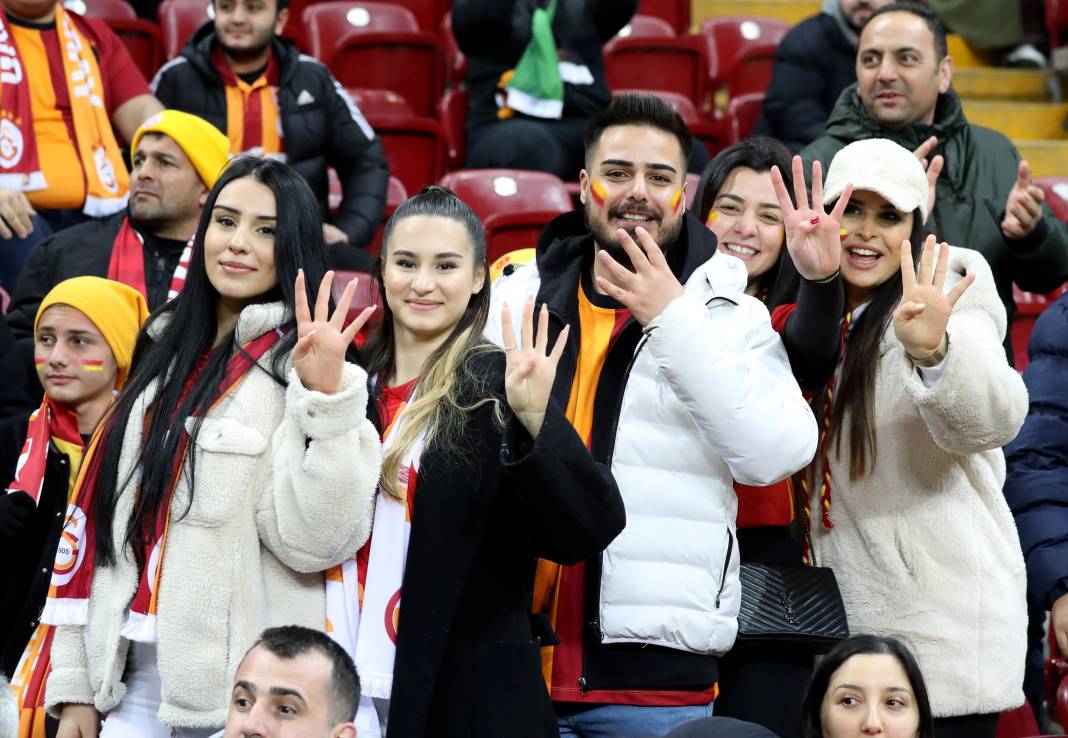 Galatasaray yenilgiyi unuttu. RAMS Park'tan tarihi anlar 63